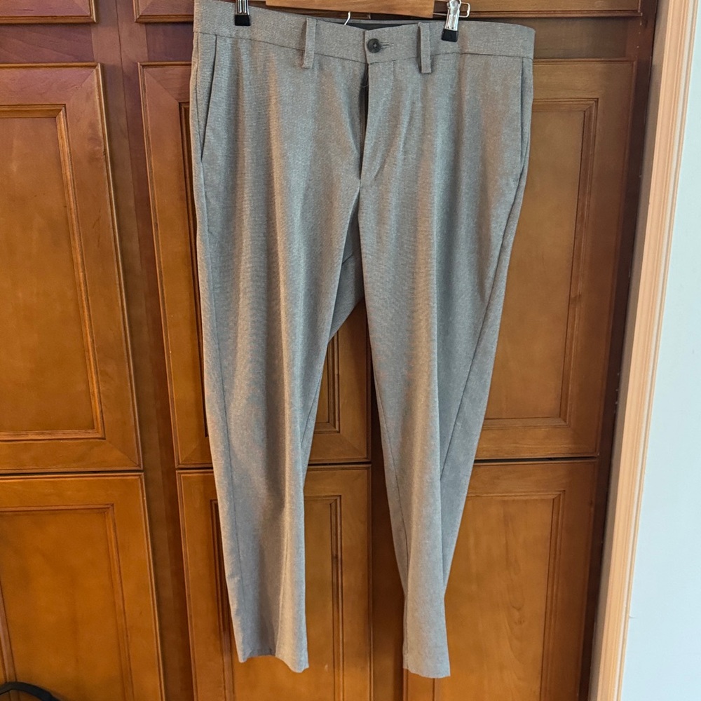 Men's Haggar slim fit cool right performance flex heather Gray Dress Pants 36x30